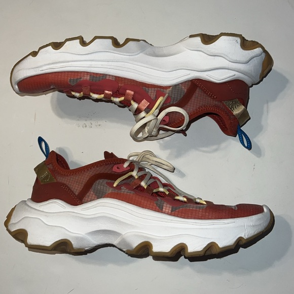 Sorel Kinetic Sneakers EUC 9 - Picture 4 of 17